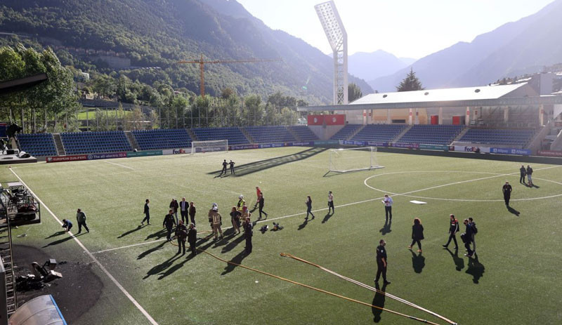 Andorra-İngiltere maçı öncesi statta yangın paniği - Resim : 1