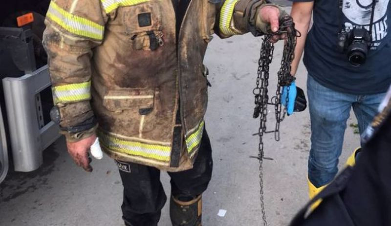 Yangın çıkan evde 11 yaşındaki çocuk zincirlenmiş halde bulundu - Resim : 1