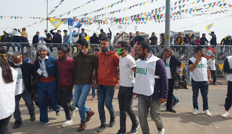 Diyarbakır Newroz'unda konuşan Sancar'dan Öcalan hatırlatması: Biz o çağrının arkasındayız - Resim : 7