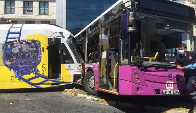 İstanbul'da tramvayla otobüs çarpıştı - Resim : 2