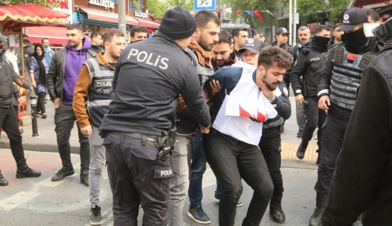 İstanbul’da Taksim Meydanı’na yürümek isteyenlere müdahale: 164 gözaltı - Resim : 2