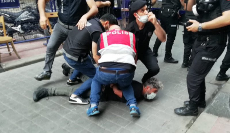 İstanbul LGBTİ+ Onur Haftası'na polis müdahalesi: En az 20 kişi gözaltına alındı - Resim : 3