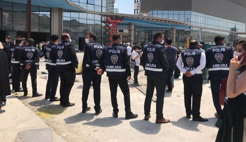 'Savunma yürüyüşü'ne polis ablukası: Valilik yürüyüşe izin vermiyor - Resim : 6