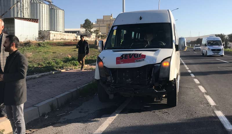 Urfa’da işçi servisleri çarpıştı: Çok sayıda yaralı - Resim : 1