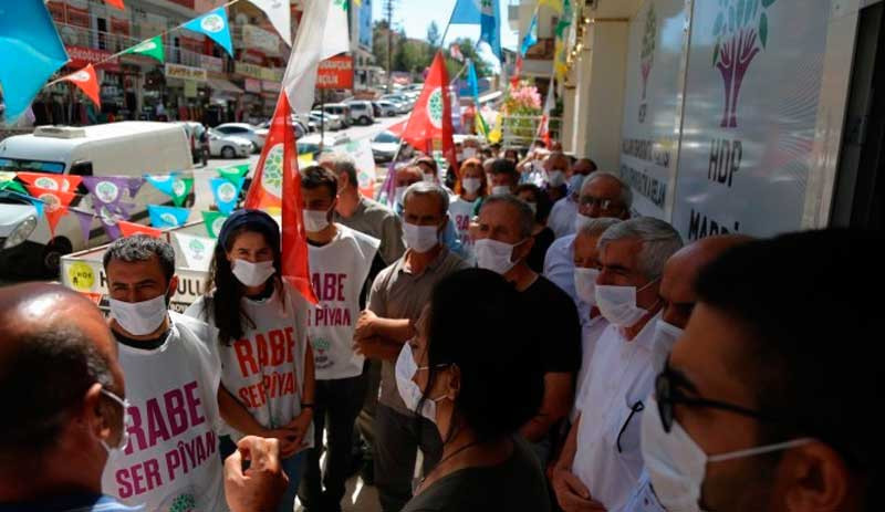 Mardin’de HDP'ye 'merdivenler kamu malı' engellemesi - Resim : 1