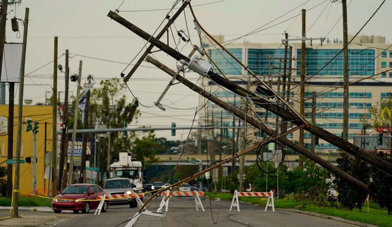 New Orleans'ta elektrik kesintileri nedeniyle halk tahliye ediliyor - Resim : 1