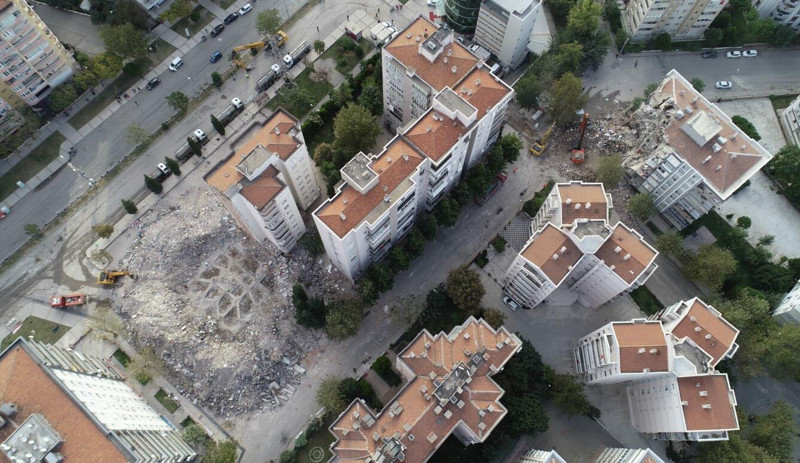 AFAD İzmir'deki son durumu açıkladı: Can kaybı 116'ya yükseldi - Resim : 2