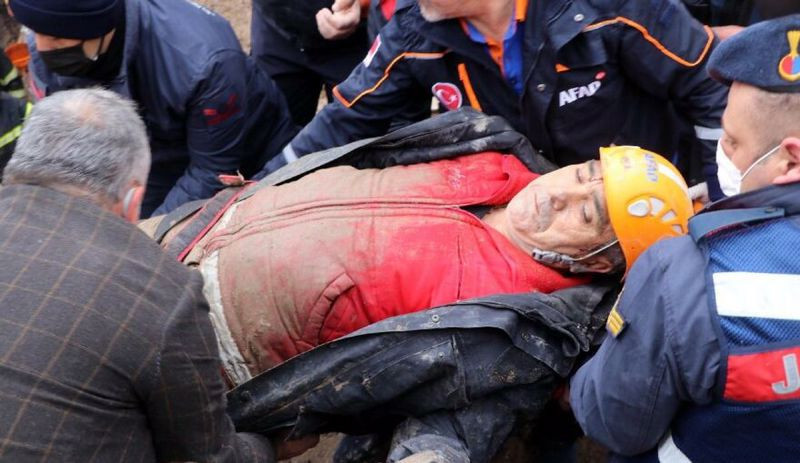 Kayseri'de göçük: Toprak altında kalan işçi kurtarıldı - Resim : 1