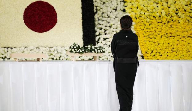 Japonya'da eski başbakan Abe'nin resmi cenaze töreni protestolar eşliğinde yapıldı - Resim : 3