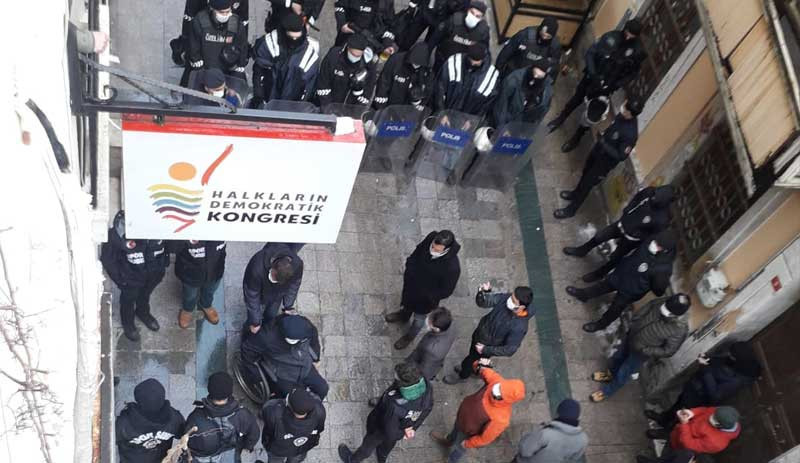 15 Şubat'ın 22'nci yılında yapılmak istenen basın açıklamasına izin verilmedi: Çözüm istiyoruz - Resim : 1