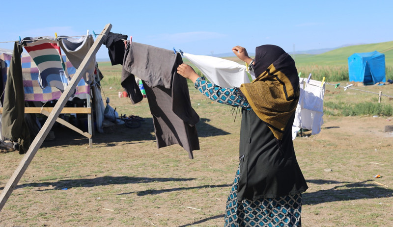 İşçiler suya ulaşmak için her gün 3 kilometre yol yürüyor - Resim : 1