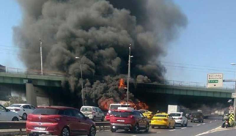 Zeytinburnu'nda metrobüs alev aldı, yolcular son anda kurtuldu - Resim : 2