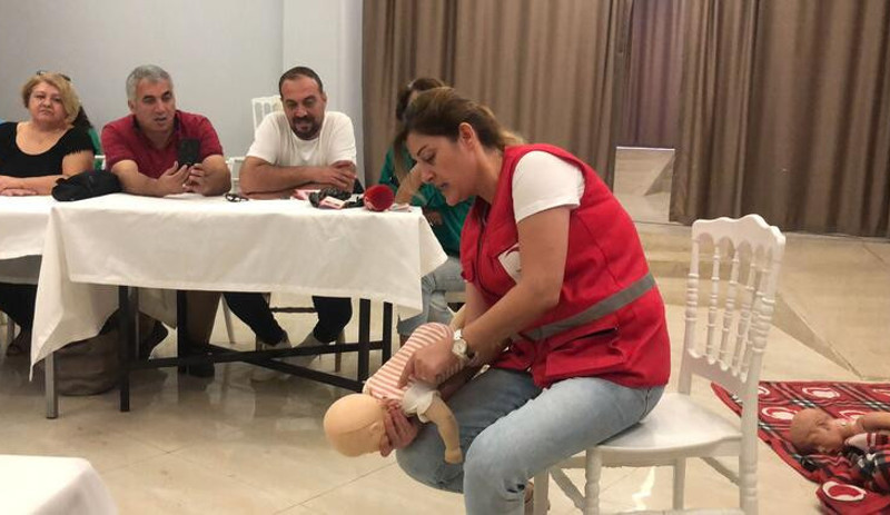 Kazada yaralananlara yardım ederken ölen gazeteciler anısına ilk yardım eğitimi - Resim : 1