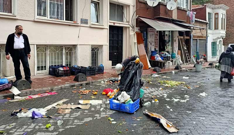 Yoksulluğun yalın hali semt pazarları: Pembe poşetlerde yarım kilo yiyecekler - Resim : 1