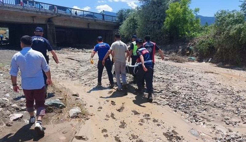 Günlerdir haber alınmayan 19 yaşındaki Elif Akıllı'nın Kızılırmak'ta cesedi bulundu - Resim : 1