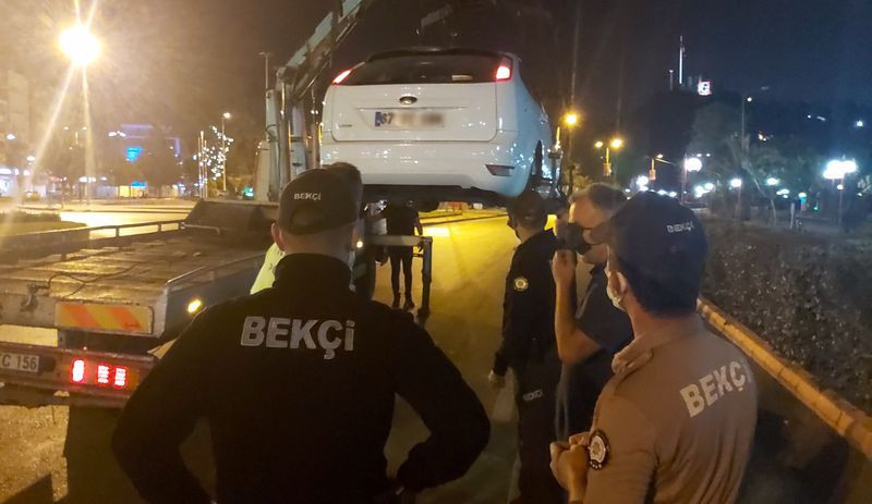 Zonguldak'ta bir kişi polislere beddua ettiği gerekçesiyle gözaltına alındı - Resim : 1