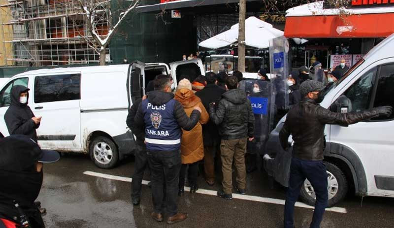 Ankara'da kadınların 'kayyım rektör' ve kadın üniversitesi eylemine polis müdahalesi - Resim : 2