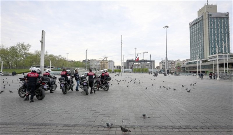 Sokağa çıkma yasağı olan İstanbul'da 1 Mayıs'ta 44 bin polis görevlendirdiler - Resim : 4