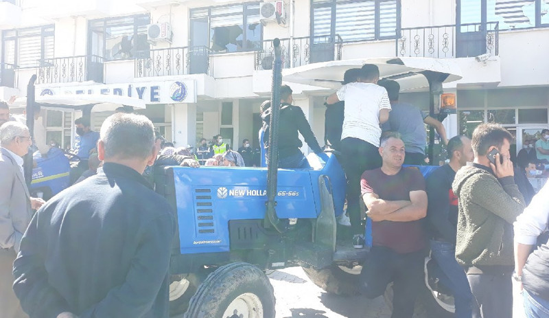 Köylüler isyan etti: AKP’li belediyeyi taşladılar, polis müdahale etti - Resim : 3