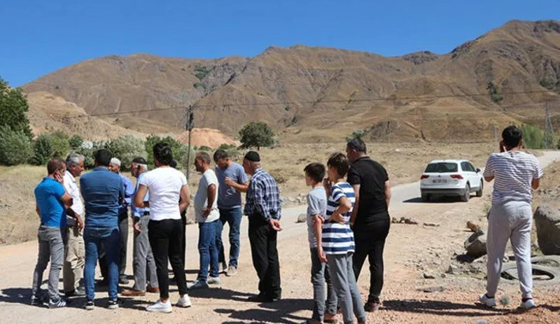 Kimyasal atık gömüldüğü iddia edilen bölgedeki halk yol kapattı: Soruşturma başlatıldı - Resim : 1