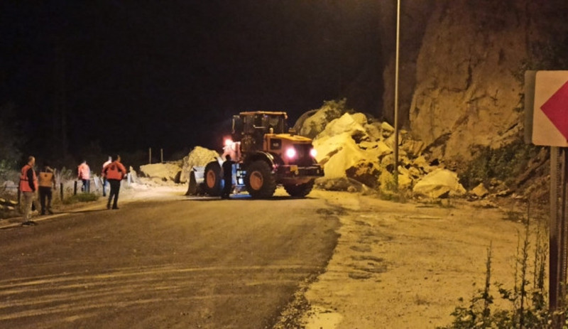Karabük ve Artvin'de heyelan, Ordu'da şiddetli yağış: Mahsur kalan 26 kişi kurtarıldı - Resim : 1