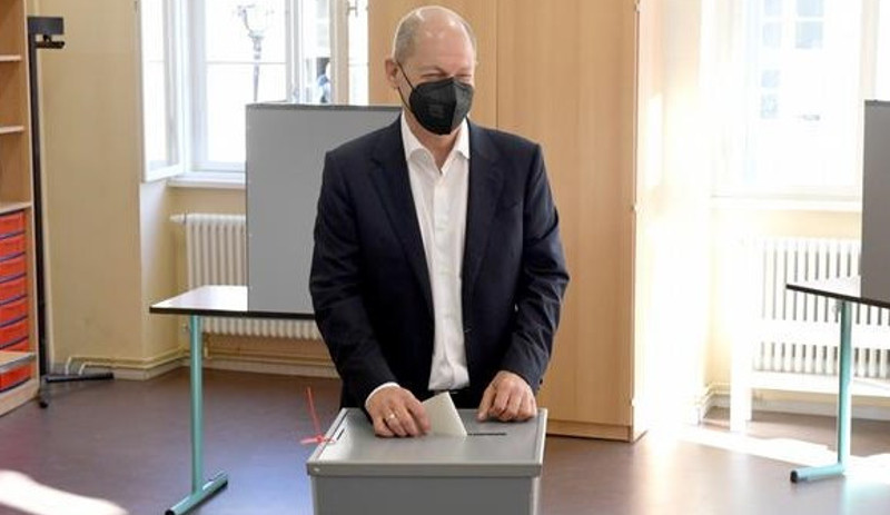Almanya sandık başında: Liderler oy kullandı - Resim : 5