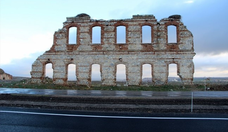 Edirne'de tarihi yapının kalan tek duvarının korunması için yol kaydırıldı - Resim : 1