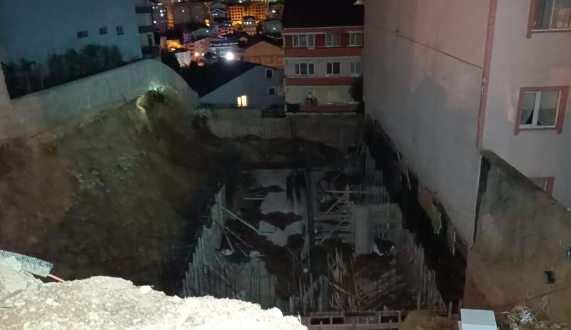 Gebze'de inşaat temelinde toprak kayması: Onlarca kişi tahliye edildi - Resim : 1