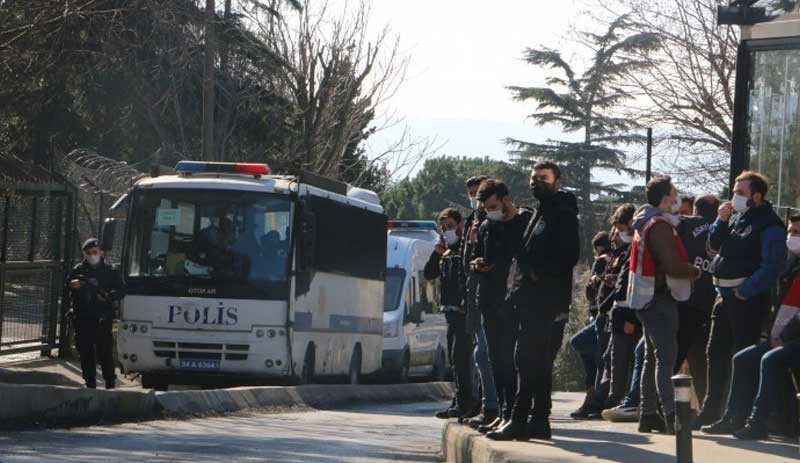 Boğaziçi Üniversitesi'ndeki eylemler polis ablukasına rağmen sürüyor - Resim : 1