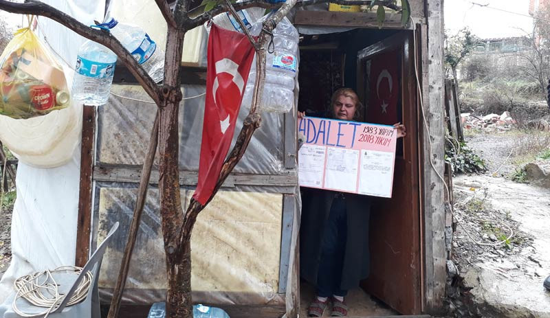 Evleri başlarına yıkılan mahalleli barakada yaşam savaşı veriyor - Resim : 4