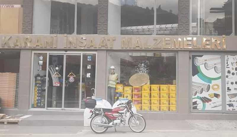 MHP'li başkana suç duyurusunda bulunan meclis üyesinin işyerini kurşunladılar - Resim : 1