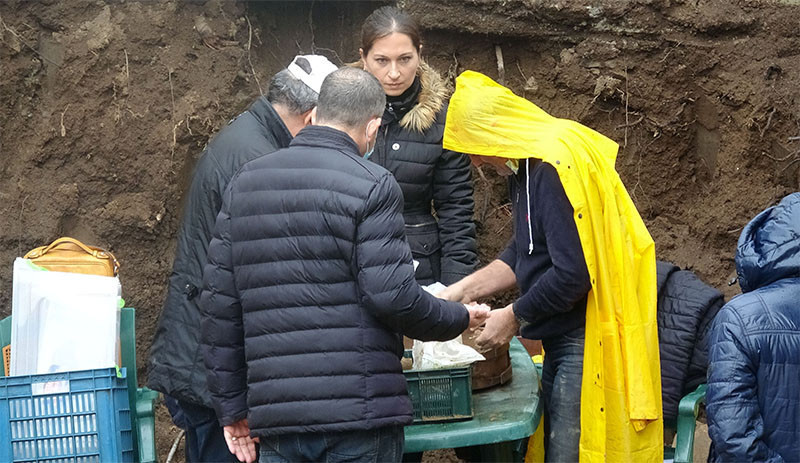 Temel kazısında Roma dönemine ait mezarlar bulundu - Resim : 1