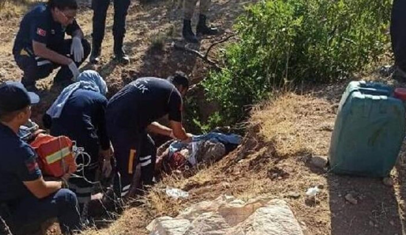 Çiftçilerin traktörü devrildi: 1 ölü, 8 yaralı - Resim : 1