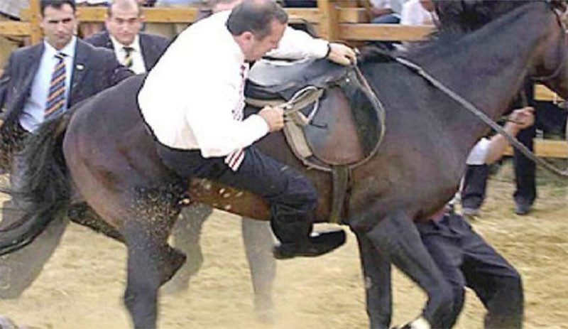 AKP’li belediye Erdoğan’ın attan düştüğü parkı İBB’ye devretmiyor - Resim : 1