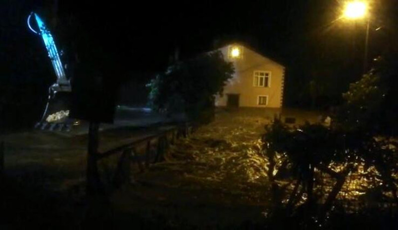 Bolu'da dereler taştı, ev ve iş yerlerini su bastı - Resim : 2