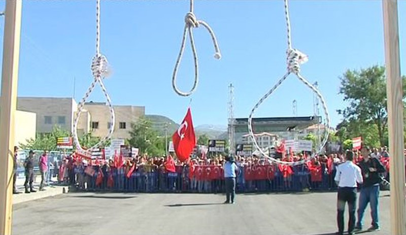 'Hero' tişörtüne soruşturma açıldı - Resim : 1