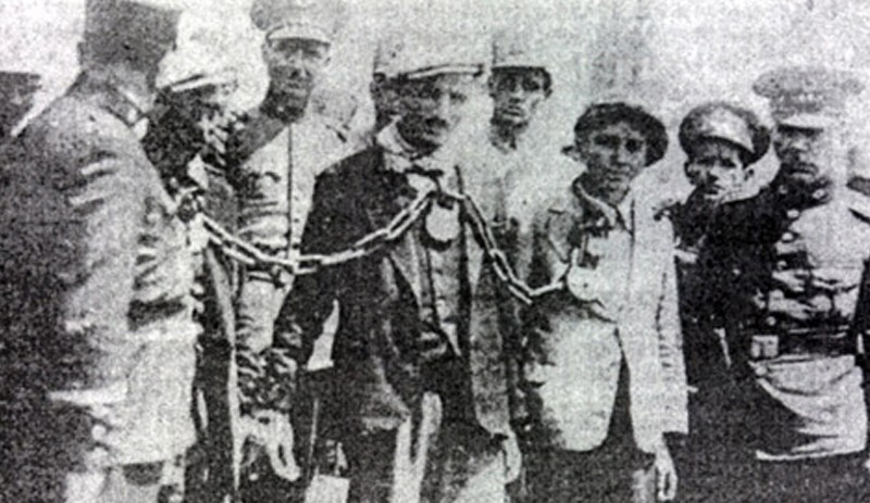 Katlet, üstünü ört, sıradakine geç - Resim : 1