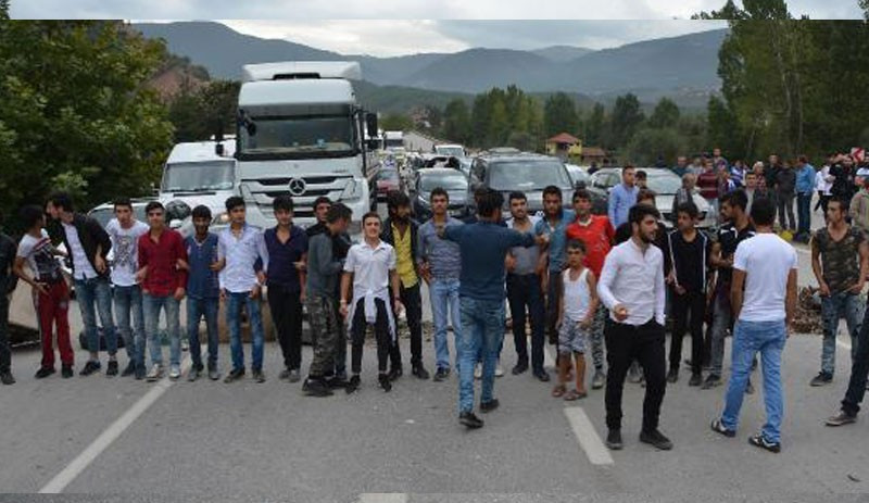 Köylülerden ‘kazalı yol’ protestosu - Resim : 1