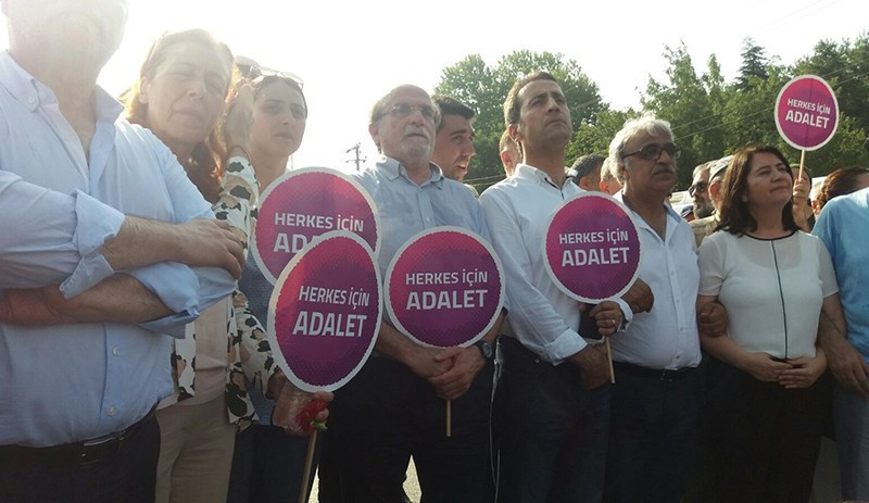 HDP ile CHP'nin buluşması uzun yürüyüşü kısa sürdü - Resim : 1