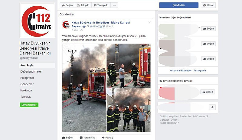 Yangın devam ederken itfaiyeciler poz verdi - Resim : 1