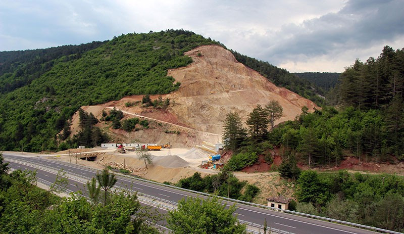 Bolu'da kalker ocağı ormana mal oldu - Resim : 2