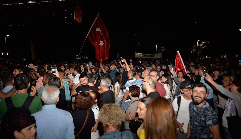 İstanbul'da adalet nöbeti ikinci günü - Resim : 3