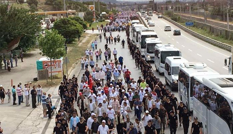 Provokasyonlar Adalet Yürüyüşü'nü durduramadı - Resim : 1