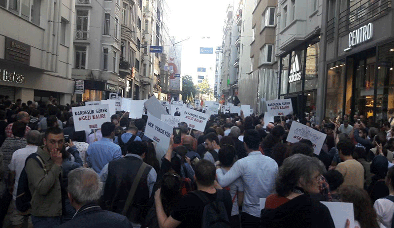 Polisin engellediği yürüyüşçüler: Gezi'den korkmayın ders alın - Resim : 1