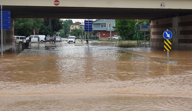 Kocaeli'de sağanak su baskınlarına neden oldu - Resim : 2