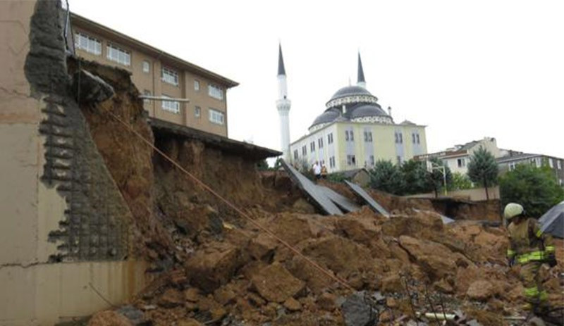 Aşırı yağış hayatı felç ediyor - Resim : 1