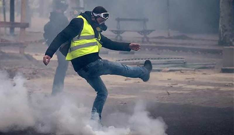 'Sarı Yelekliler' yeniden sokakta: 107 gözaltı - Resim : 1