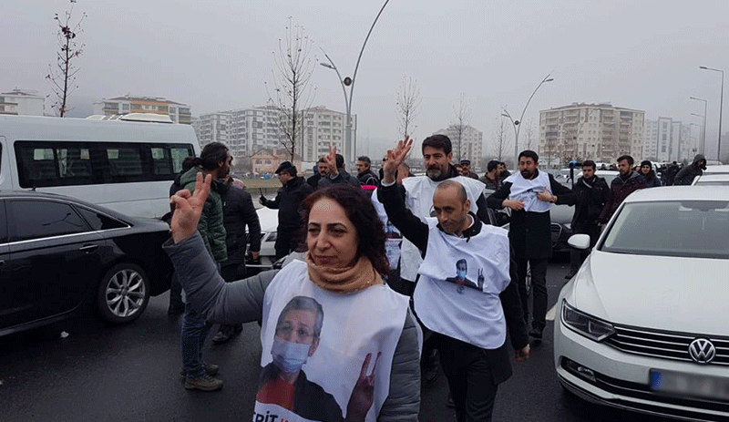 Diyarbakır’da Leyla Güven ablukası: Valilik hedef gösterdi, vekiller engellendi - Resim : 9