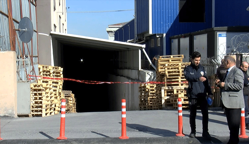 İş cinayeti: İşçi 400 kiloluk elyaf rulosunun altında kaldı - Resim : 1