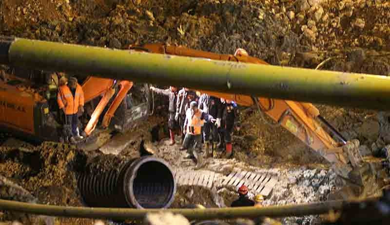 Metro inşaatındaki göçükte ikinci işçinin bedeni de çıkarıldı - Resim : 1